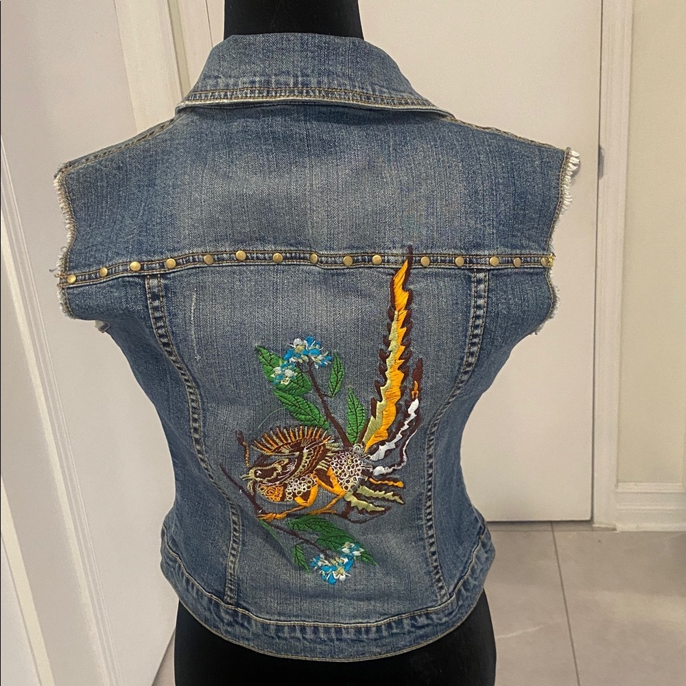 NITROGEN Signature Denim Sleeveless Vest w Peacock embroidery on back Size Small